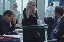 Abdel prend son rôle d’avocat de Manu Mongaut très au sérieux !