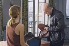 Léo fait une terrible découverte dans le sac de Barbara !