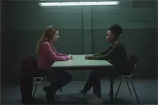 Léa retrouve Alexandra au parloir