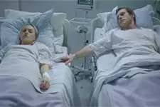 ALERTE PLUS BELLE LA VIE ! Pavel est prêt à mourir pour sauver Irina : « Donnez-lui tout mon sang s’il faut. Je veux qu’elle vive »