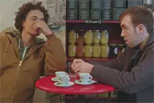 Baptiste tente de réconforter Kévin
