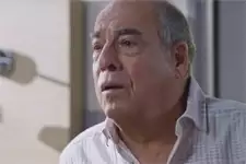 Roland souffre de l’absence de Mirta et ne comprend pas pourquoi elle a pris un nouveau job !