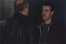 Léo tente de faire comprendre à Kévin qu’il risque de vivre avec des morts sur la conscience !
