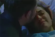 Abdel apprend à Alison qu’elle est sauvée !