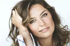 Laetitia Milot (Mélanie) de retour dans Plus belle la vie ? Elle se contredit en interview dans la presse !