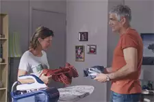 Laetitia est aux petits soins pour Sébastien