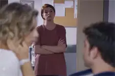 Antoine pique une énorme colère en tombant sur Coralie et Théo en plein câlin !