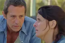Luna est très angoissée pour sa première séance d’équithérapie