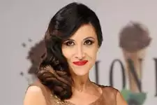 Fabienne Carat (Samia) ultra sexy au Salon du Chocolat