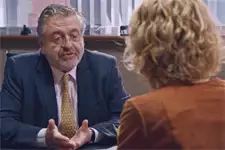Coralie demande une grande faveur exceptionnelle à Rochat