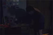 Jordan fouille chez Emma et Baptiste pendant leur sommeil !