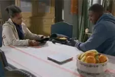 Zora pleure la mort d?Issa