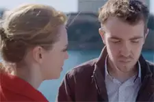 Kévin avoue à Emilie qu’il souffre terriblement de la mort de Jenny
