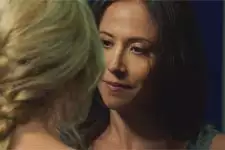 Ariane menace Samia dans les vestiaires du commissariat !