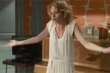 Coralie pique une véritable crise devant les caméras !