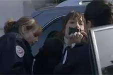 Samia et Mathilde sauvent une femme !