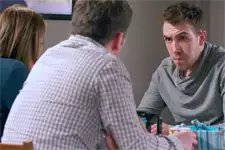 Kévin révèle à ses parents être vraiment démotivé par son nouveau job !