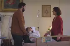 Anémone, suspicieuse, accepte de laisser Gabriel faire de nouvelles analyses à Jeanne !