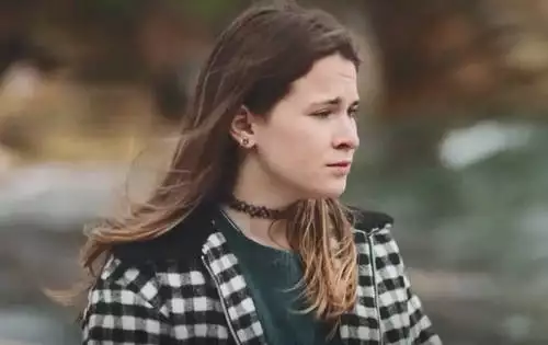 "plus belle la vie" en avance : lola est la risée du collège - stan est vivant - le résumé de l...épisode du jeudi 17 décembr