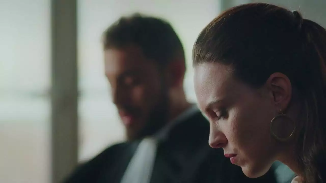 Plus belle la vie Indiscrétion : Elisa, complice d'un meurtre ? Plus belle la vie Indiscrétion : Elisa, complice d'un meurtre ?