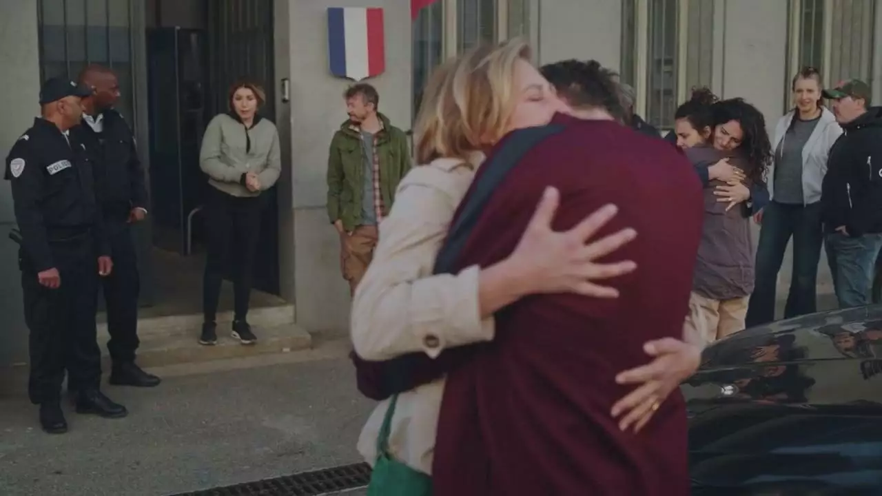 Plus belle la vie Indiscrétion : Kévin et Camille retrouvent leurs proches Plus belle la vie Indiscrétion : Kévin et Camille retrouvent leurs proches