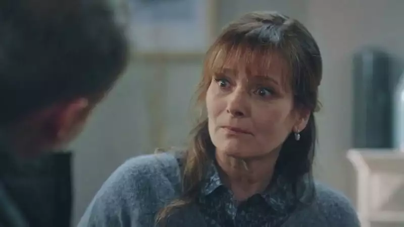 Plus belle la vie Indiscrétion : Blanche dévastée par une terrible nouvelle Plus belle la vie Indiscrétion : Blanche dévastée par une terrible nouvelle