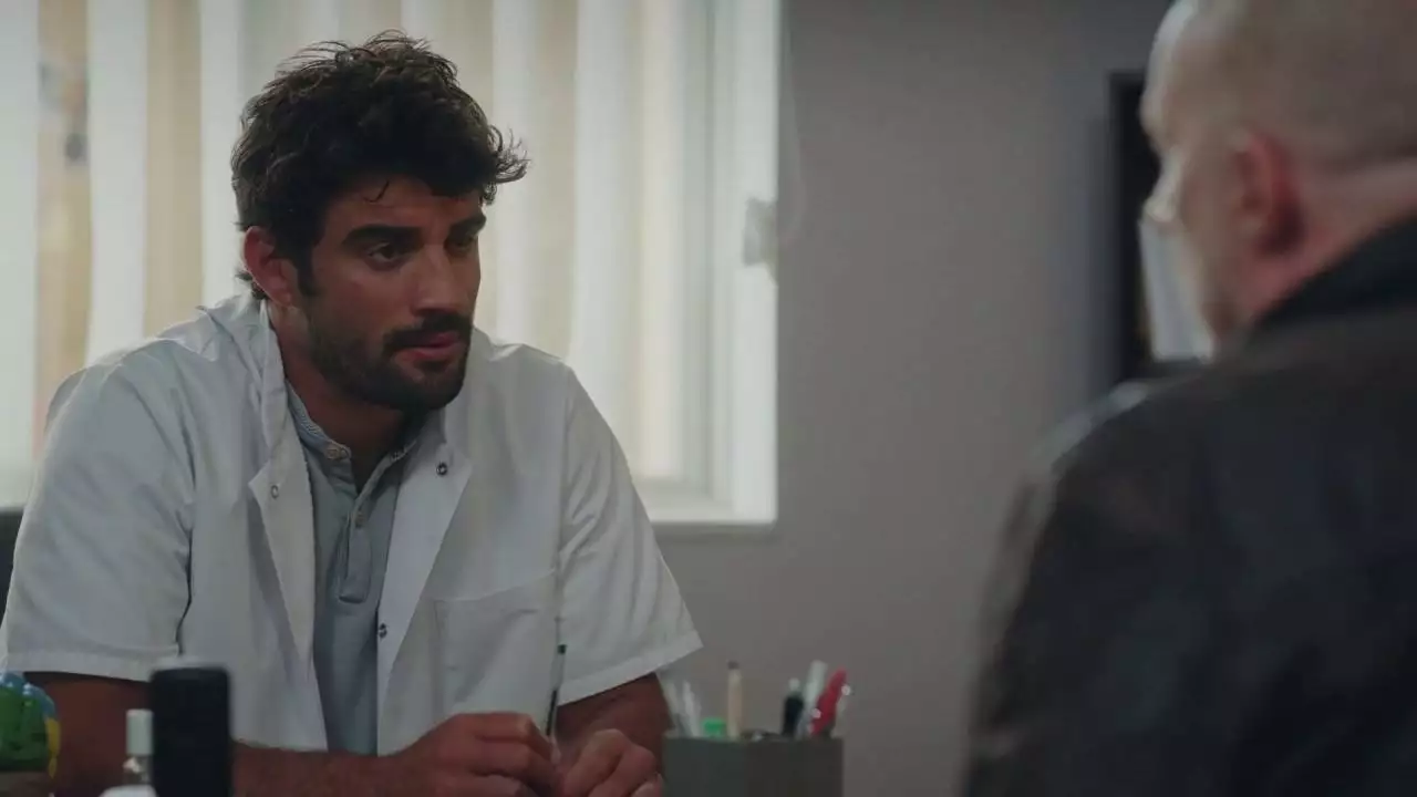 Plus belle la vie Indiscrétion : Le défilé de patients chez Docteur Vidal Plus belle la vie Indiscrétion : Le défilé de patients chez Docteur Vidal