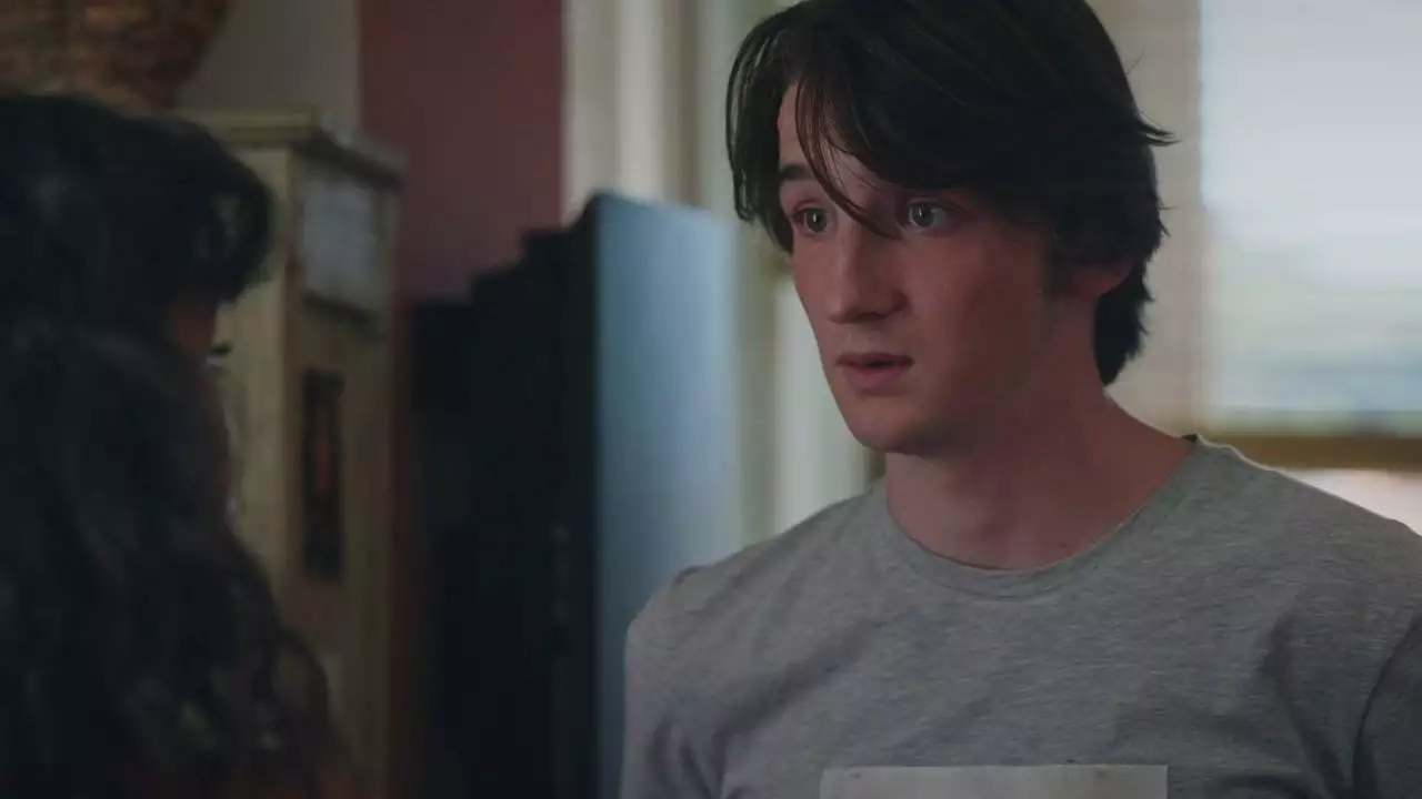 Plus belle la vie Indiscrétion : Noé choisit sa cavalière pour le bal Plus belle la vie Indiscrétion : Noé choisit sa cavalière pour le bal