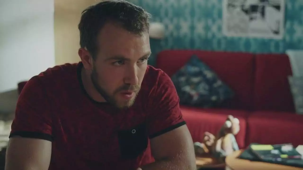 Plus belle la vie Indiscrétion : Kevin et Emma font une grande découverte sur César ! Plus belle la vie Indiscrétion : Kevin et Emma font une grande découverte sur César !