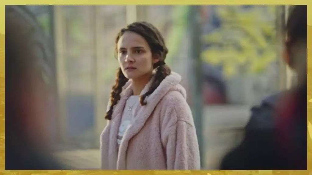 Plus belle la vie Indiscrétion : Une jeune fille qui lui ressemble beaucoup cherche Emma Plus belle la vie Indiscrétion : Une jeune fille qui lui ressemble beaucoup cherche Emma