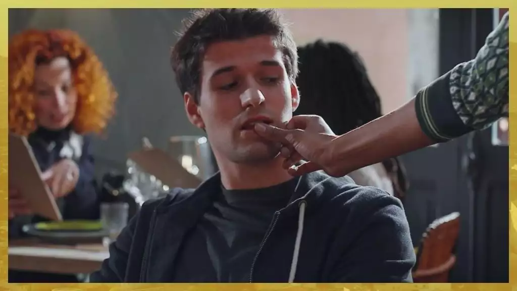 Plus belle la vie Indiscrétion : Fanny chauffe César aux yeux de tous Plus belle la vie Indiscrétion : Fanny chauffe César aux yeux de tous