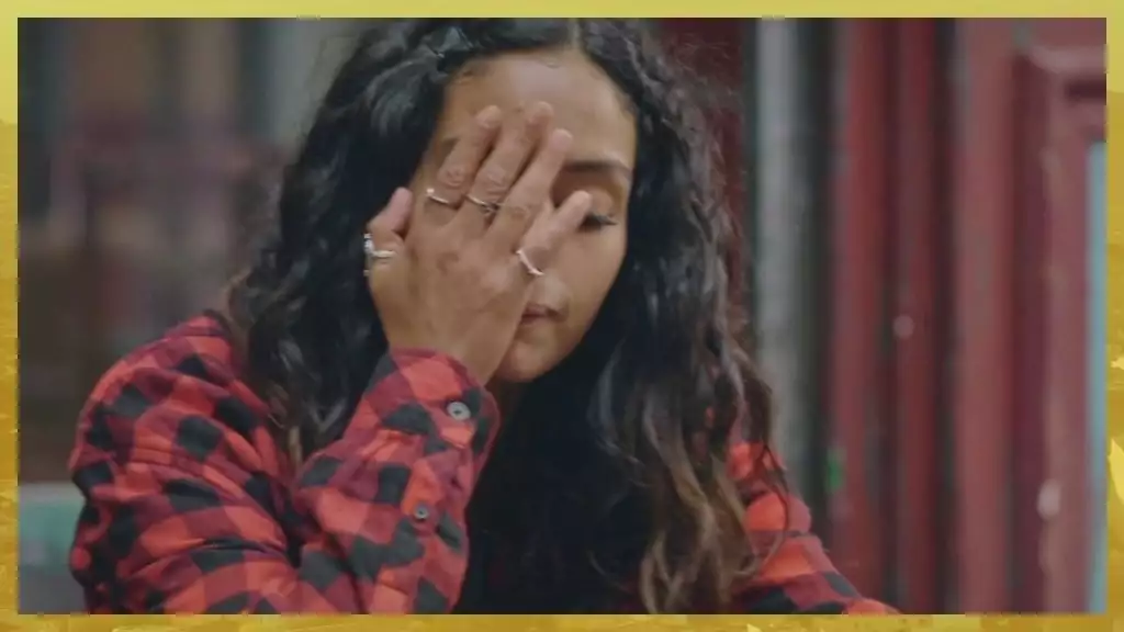 Plus belle la vie Indiscrétion : Betty face à la boîte de l’horreur Plus belle la vie Indiscrétion : Betty face à la boîte de l’horreur