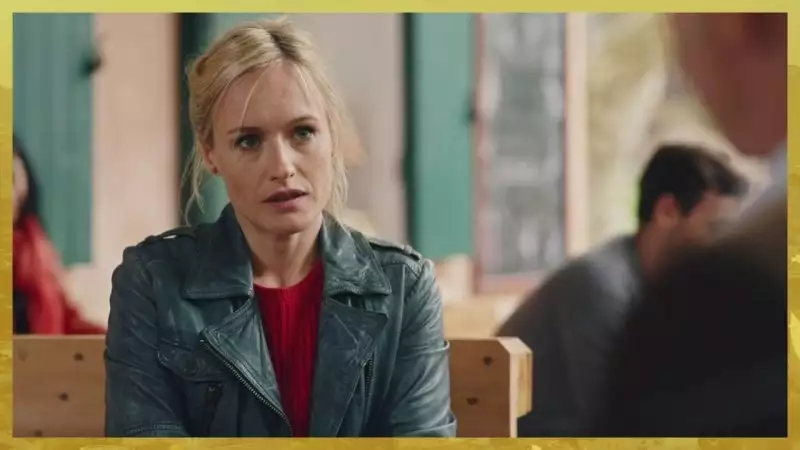 Indiscrétion : Eugénie commence à enquêter sur le commissaire Mazelle Indiscrétion : Eugénie commence à enquêter sur le commissaire Mazelle