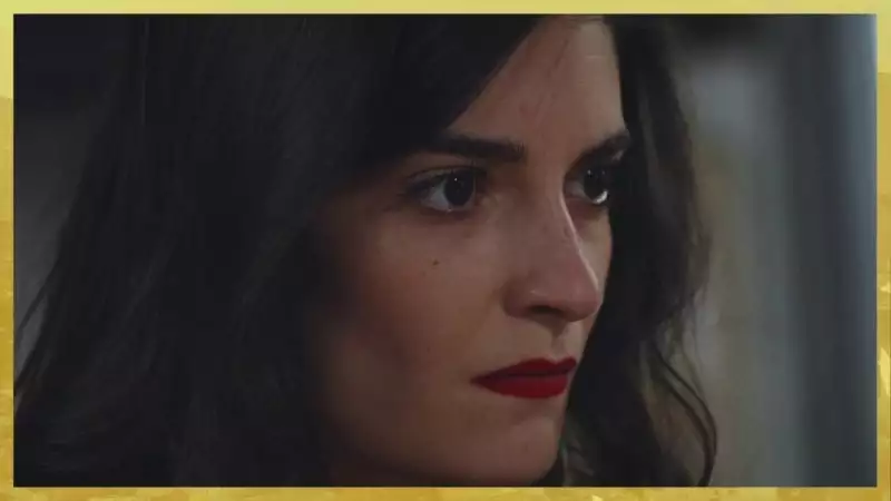 Indiscrétion : Le visage diabolique de Sabrina Indiscrétion : Le visage diabolique de Sabrina