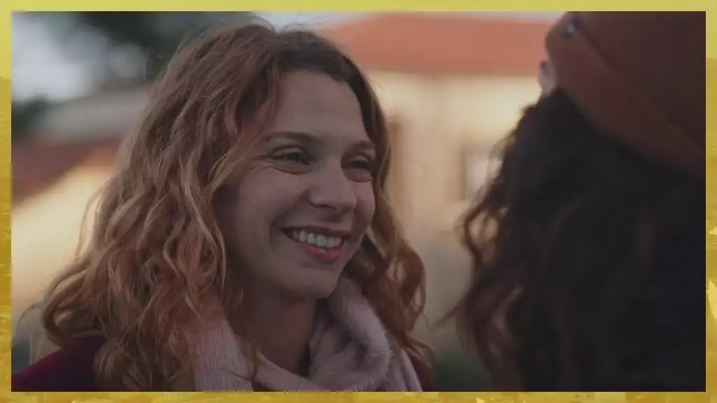 Plus belle la vie Indiscrétion : Betty embrasse Léa Plus belle la vie Indiscrétion : Betty embrasse Léa