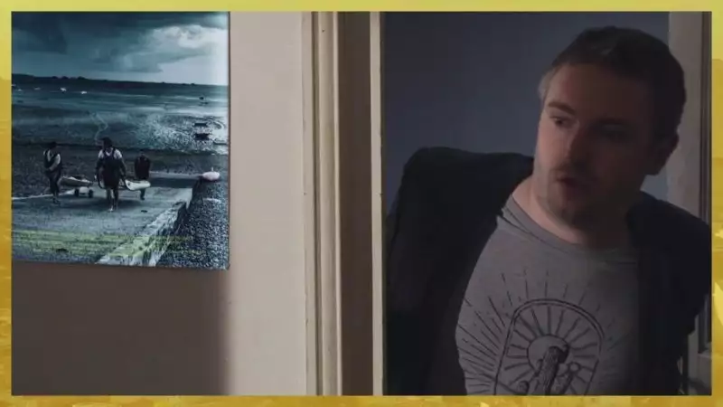 Indiscrétion : Nathan surprend ses colocs en plein coït Indiscrétion : Nathan surprend ses colocs en plein coït