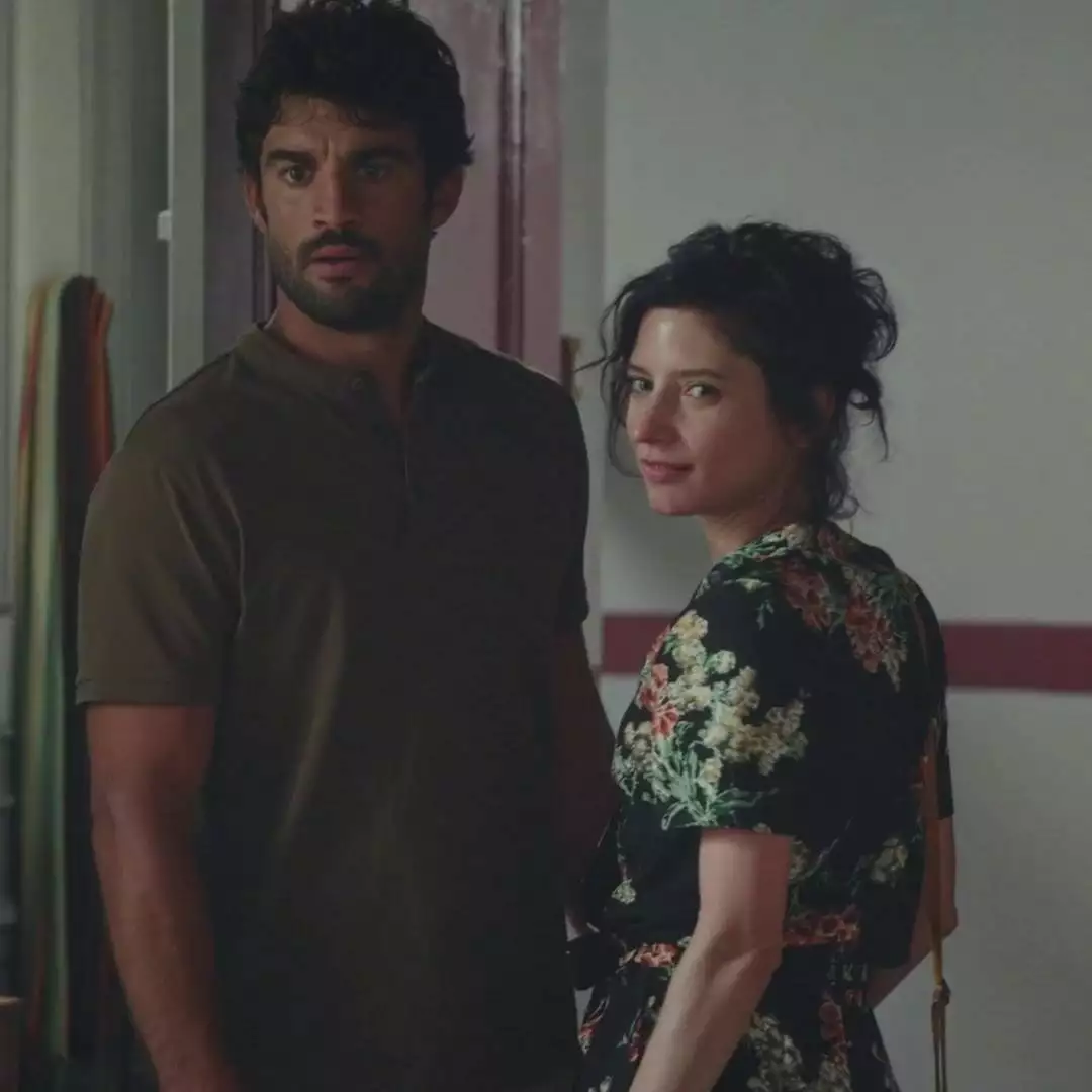 Plus belle la vie Indiscrétion : Les filles de la coloc' s'incrustent à la soirée romantique de Romain Plus belle la vie Indiscrétion : Les filles de la coloc' s'incrustent à la soirée romantique de Romain