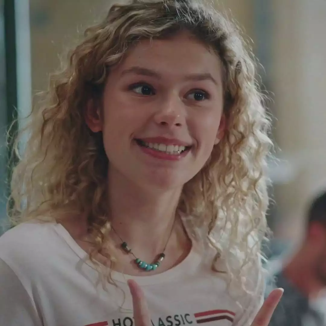 Plus belle la vie Indiscrétion : Sunalee, une complice idéale pour Kilian et Lola Plus belle la vie Indiscrétion : Sunalee, une complice idéale pour Kilian et Lola