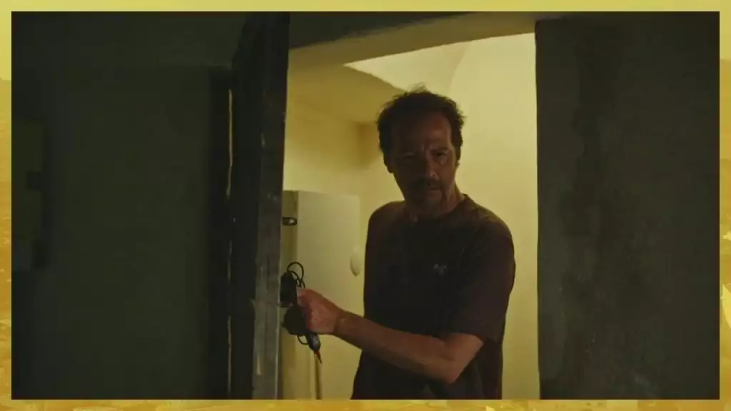 Plus belle la vie Indiscrétion : L’effrayante découverte de Franck chez une cliente... Plus belle la vie Indiscrétion : L’effrayante découverte de Franck chez une cliente...