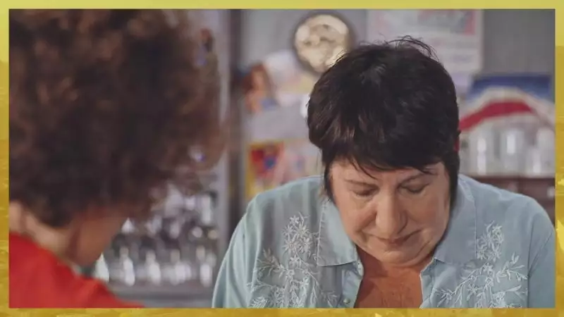 Indiscrétion : Claire pleure la mort de ... Indiscrétion : Claire pleure la mort de ...