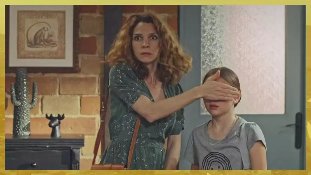 Plus belle la vie Indiscrétion : Un strip-tease qui tourne mal Plus belle la vie Indiscrétion : Un strip-tease qui tourne mal