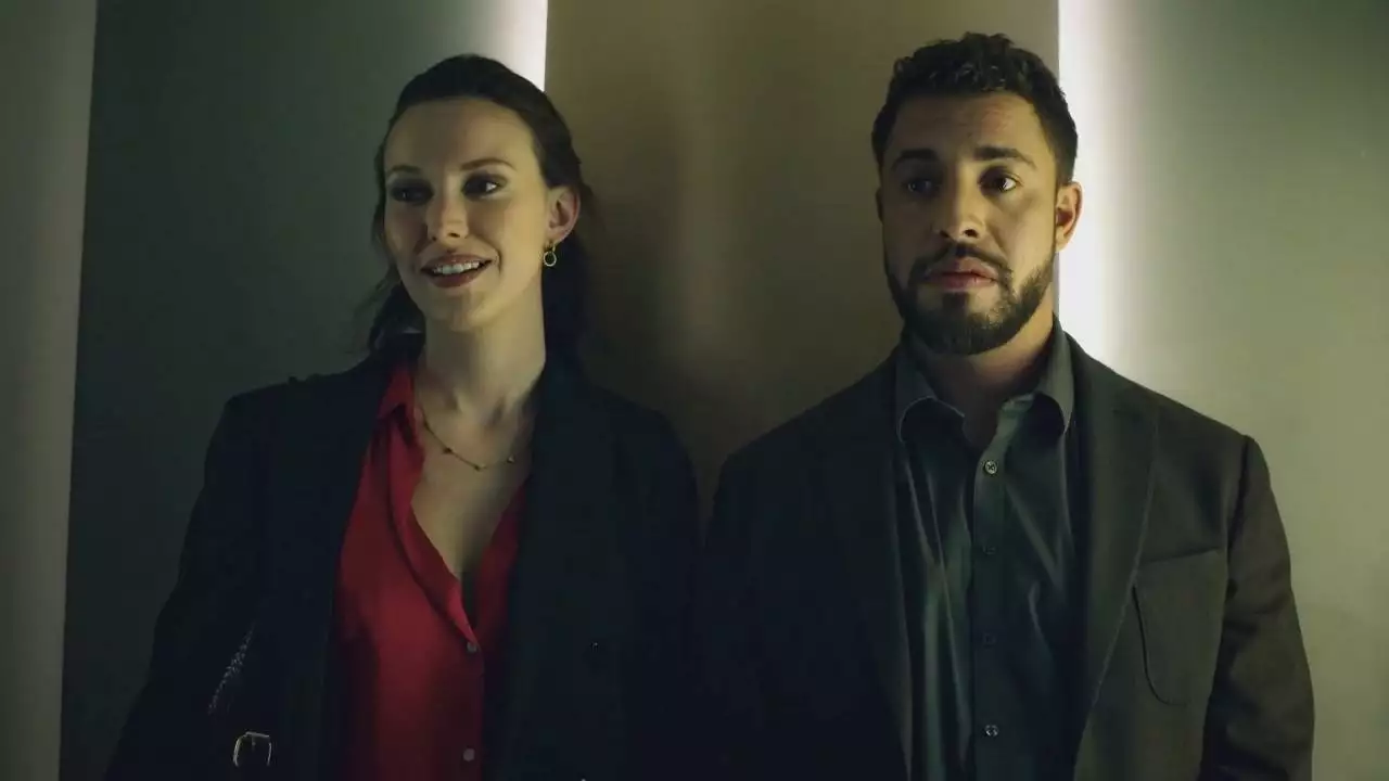 Plus belle la vie Indiscrétion : Le face à face entre Abdel et Elisa Plus belle la vie Indiscrétion : Le face à face entre Abdel et Elisa