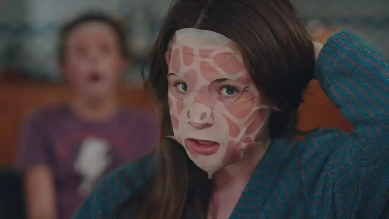 Plus belle la vie Indiscrétion : Sunalee et Lola se préparent pour le bal Plus belle la vie Indiscrétion : Sunalee et Lola se préparent pour le bal