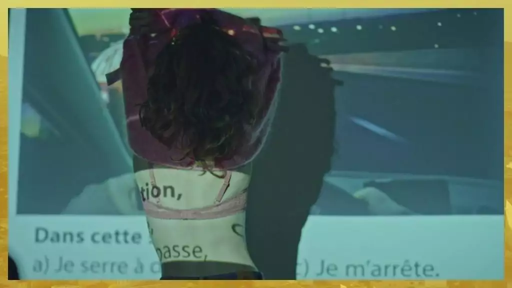 Plus belle la vie Indiscrétion : Le strip-tease de... Plus belle la vie Indiscrétion : Le strip-tease de...