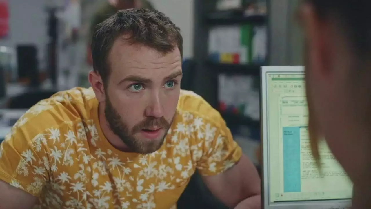 Plus belle la vie Indiscrétion : Kevin se met à douter de Camille Plus belle la vie Indiscrétion : Kevin se met à douter de Camille