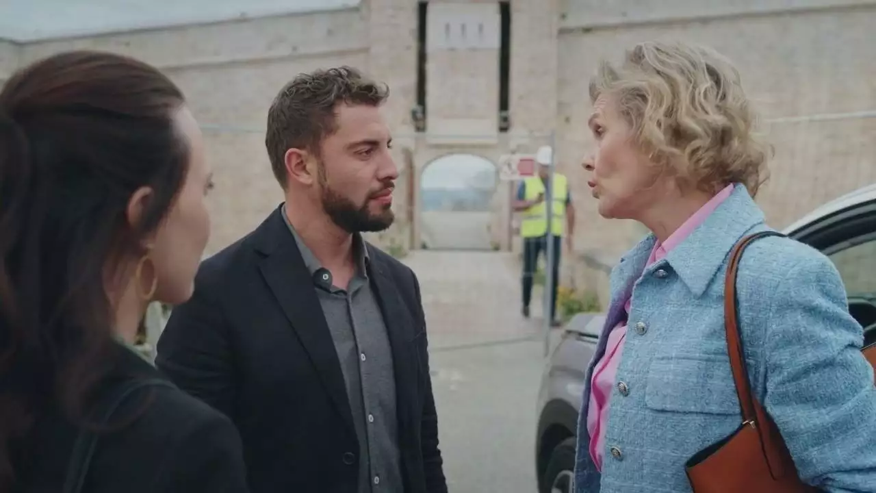 Plus belle la vie Indiscrétion : Jour de vérité pour Abdel et Elisa Plus belle la vie Indiscrétion : Jour de vérité pour Abdel et Elisa