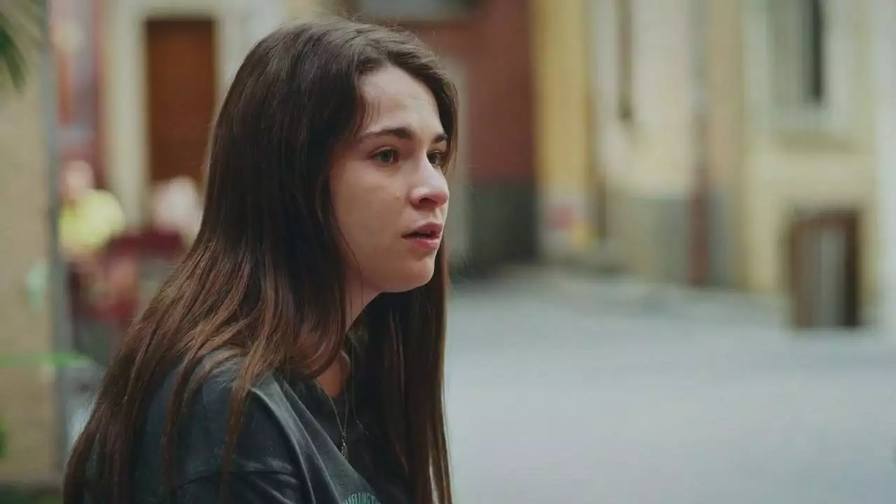 Plus belle la vie Indiscrétion : Lola s'emporte contre Blanche Plus belle la vie Indiscrétion : Lola s'emporte contre Blanche