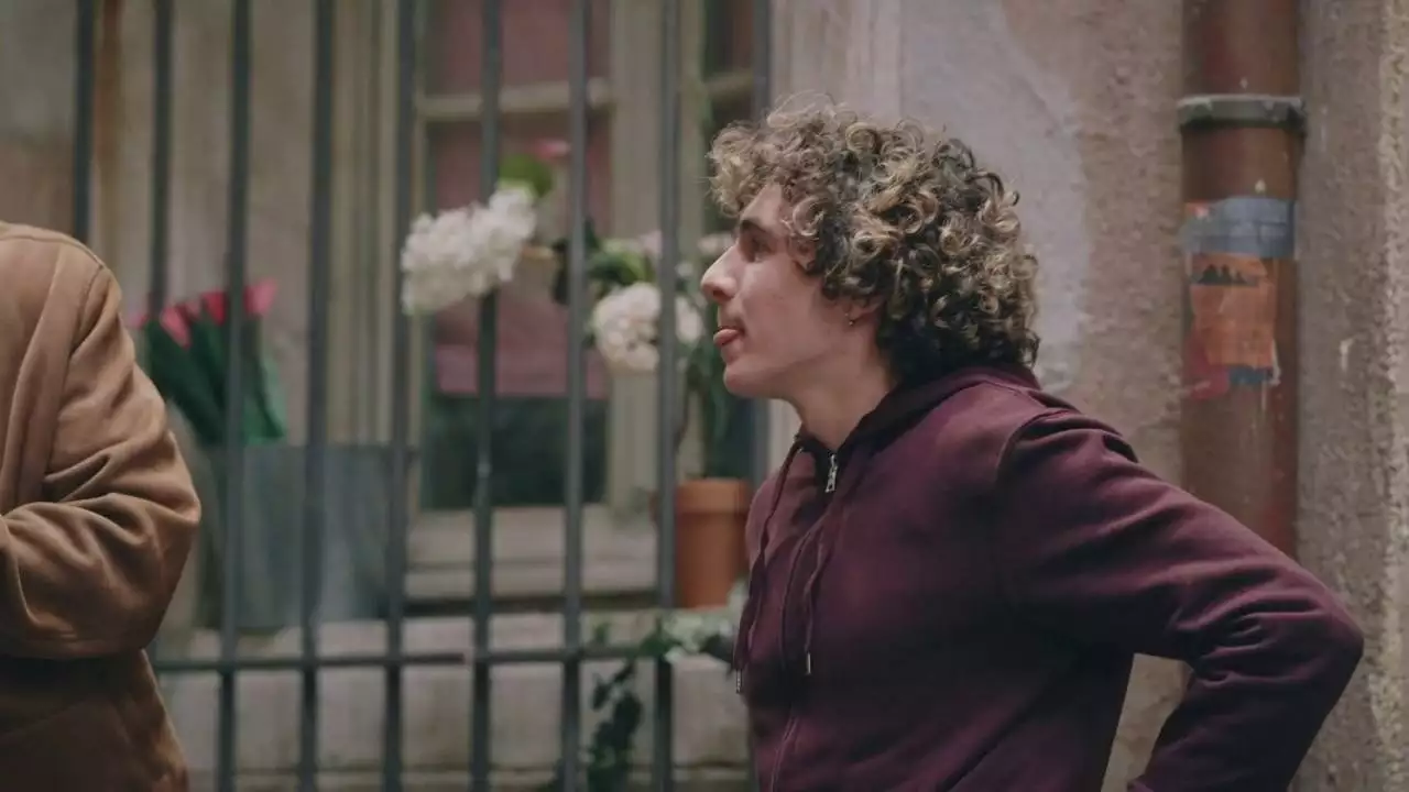 Plus belle la vie Indiscrétion : Kilian fou d'amour pour Betty Plus belle la vie Indiscrétion : Kilian fou d'amour pour Betty