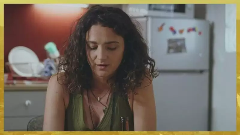 Plus belle la vie Indiscrétion : César drague Emma Plus belle la vie Indiscrétion : César drague Emma