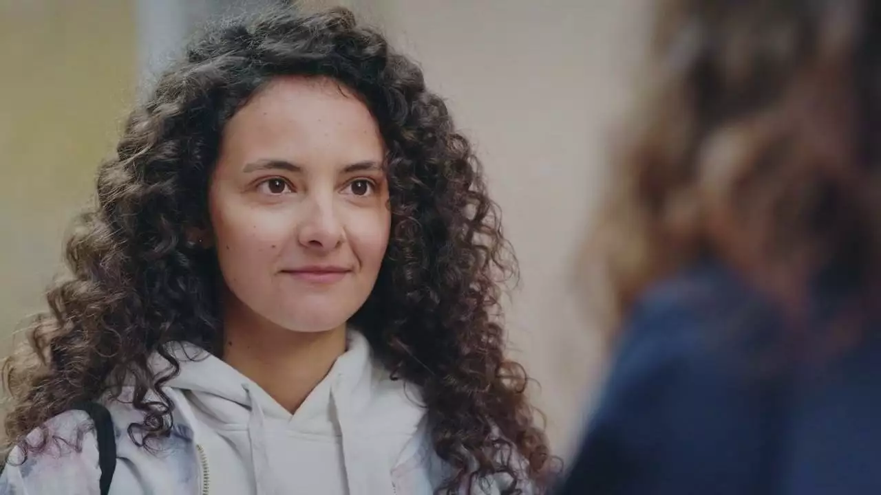 Plus belle la vie Indiscrétion : Camille demande une faveur à Emma Plus belle la vie Indiscrétion : Camille demande une faveur à Emma